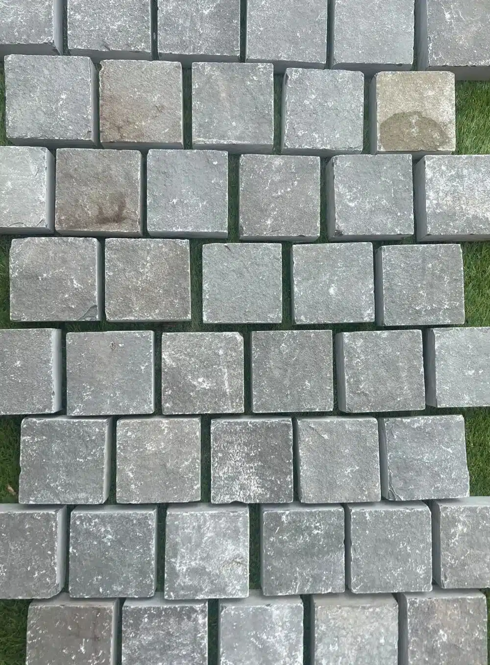 Grey limestone sawn edge cobble setts 100x100mm sample
